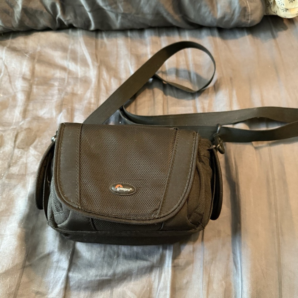 Lowepro Edit 110 Digital Camera Video Bag For Small Device Padded Strap Black
